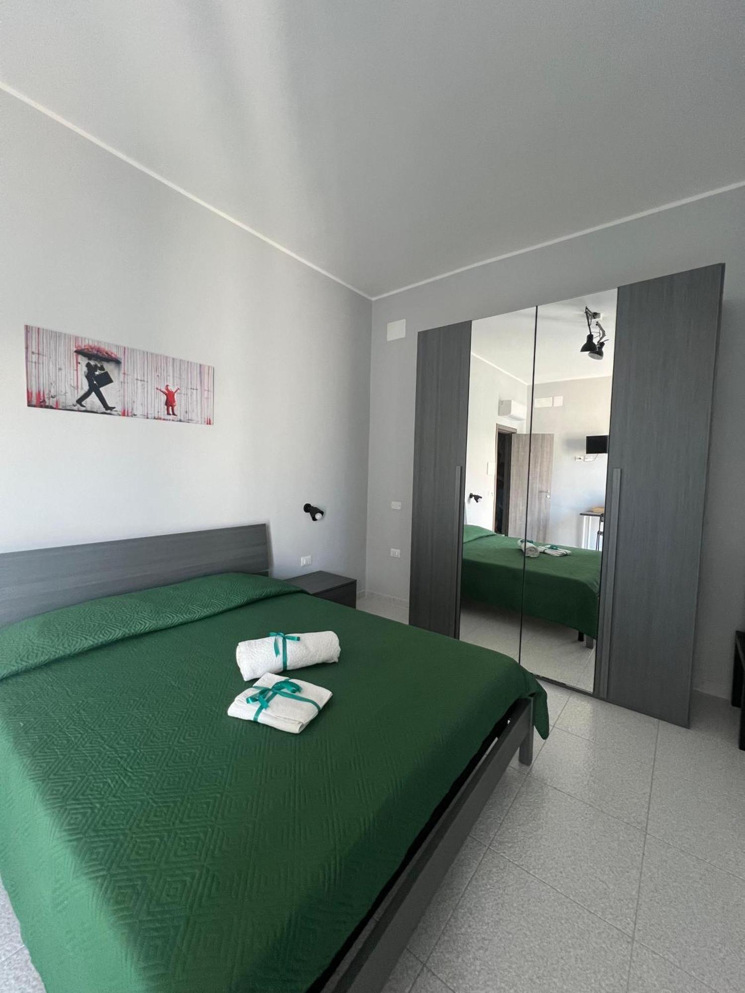 Settetrequattro Rooms Syracuse Luaran gambar